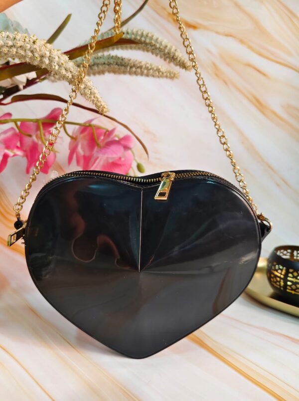Trendy Heart-Shaped Silicone Handbag with Sling Belt – Stylish and Durable Crossbody Bag for Women and Teens - Image 10