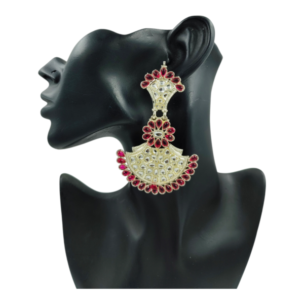 Stunning Mirror Kundan and Crystal Earrings: A Timeless Accessory - Image 3